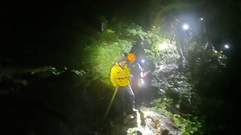 भीमबली से ऊपर पहाड़ो पर फंसे कुछ व्यक्ति, SDRF ने किया सकुशल रेस्क्यू।