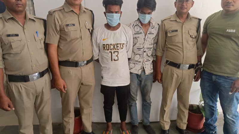 दून पुलिस की बडी कामयाबी, चोरी की 06 स्कूटियों के साथ 02 शातिर अभियुक्तों को पुलिस ने किया गिरफ्तार।