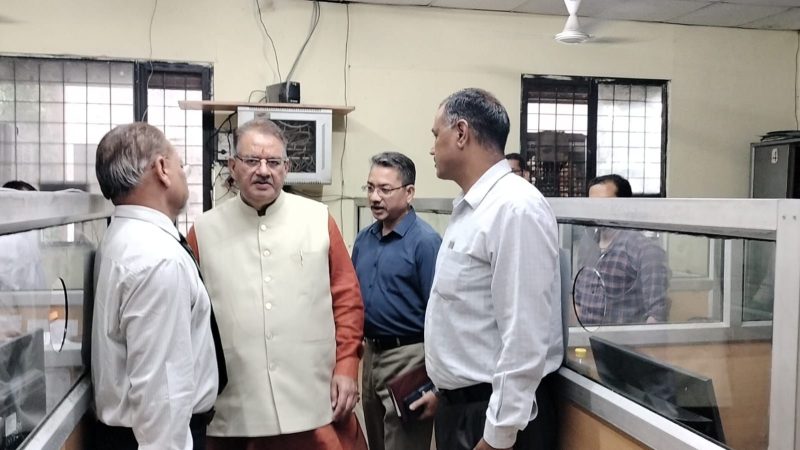 उपनल कार्यालय का निरीक्षण करते सैनिक कल्याण मंत्री, बोले-उपनल पहुँचकर बढ़ाया कर्मचारियों का मनोबल।