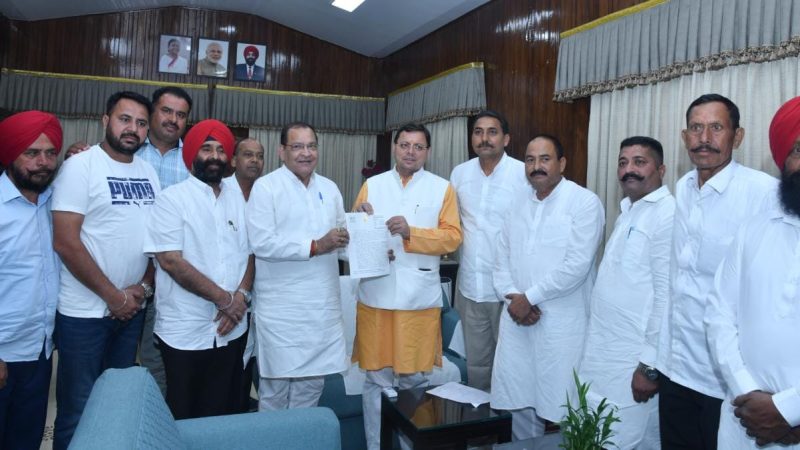 नेता प्रतिपक्ष के नेतृत्व में बाजपुर के किसान जनप्रतिनिधि व चीनी मिल के श्रमिकों के एक प्रतिनिधि मंडल ने मुख्यमंत्री धामी से की मुलाकात,किसानो की समस्याओ से कराया अवगत।