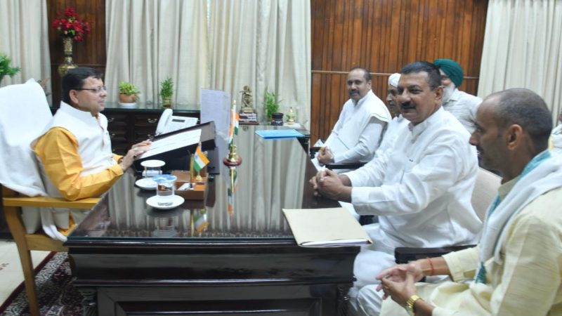 भारतीय किसान यूनियन के प्रतिनिधिमण्डल ने मुख्यमंत्री धामी से की मुलाकात, किसानों के कल्याण के लिए सराहनीय कार्य के लिए किया धन्यवाद।
