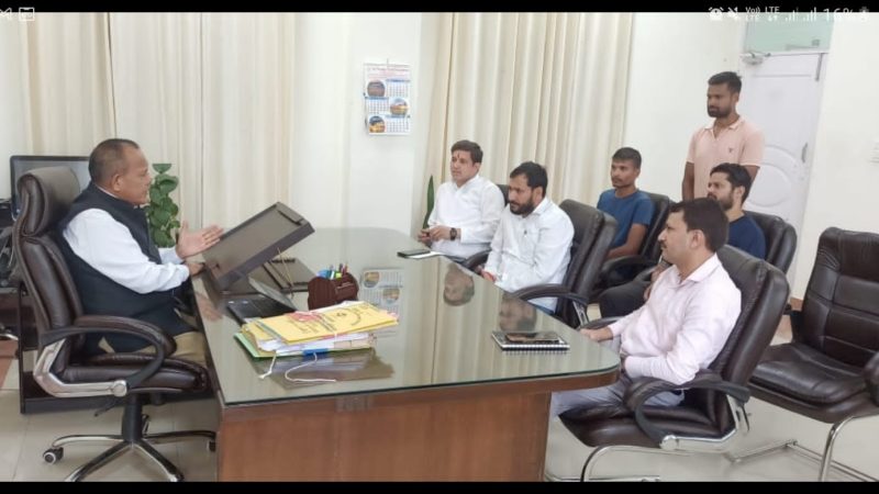 कनिष्ठ सहायकों के रिजल्ट के लिए यूके एसएससी के अध्यक्ष से मिला उक्रांद, मिला आश्वासन जल्द होगा रिजल्ट जारी।
