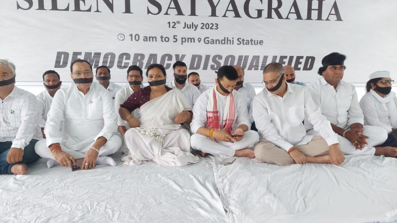 केन्द्र सरकार की दमनकारी नीतियों के खिलाफ, कांग्रेस ने किया एक दिवसीय मौन सत्याग्रह।