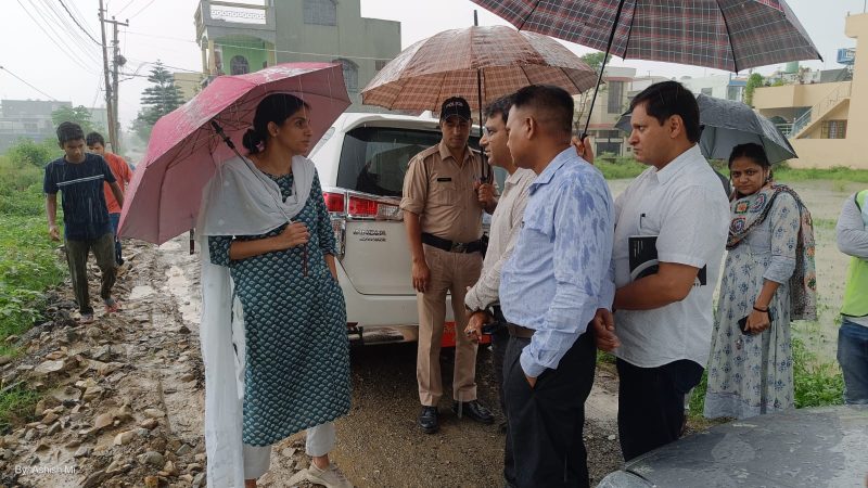 जिलाधिकारी ने विकास कार्यों की धीमी रफ्तार पर जताई नाराजगी, अधिकारियों को दिए आवश्यक निर्देश।