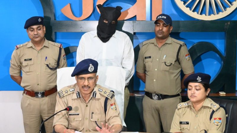 नशे की लत ओर आर्थिक तंगी ने MBA पास बना चोर, चोरी किया हुआ समान सहित गिरफ्तार।