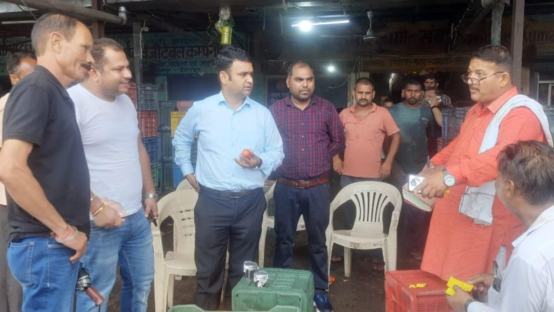 यंहा आम जनता को मिली राहत, इस मंडी में मिलेंगे सबसे सस्ते टमाटर, लगे चार काउंटर।