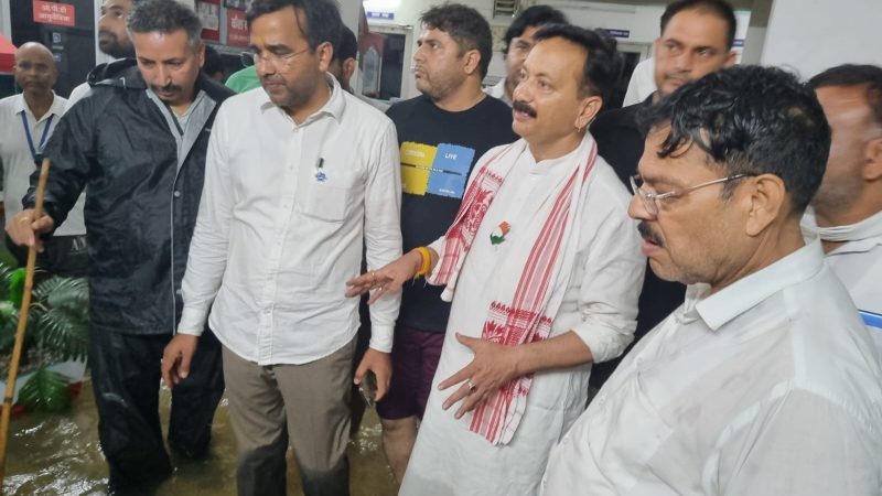 कांग्रेस पार्टी के राष्ट्रीय अध्यक्ष ने प्रदेश अध्यक्ष से दूरभाष पर की वार्ता, लगातार हो रही भारी बारिश से उत्तराखण्ड के आपदाग्रस्त क्षेत्रों की ली जानकारी।