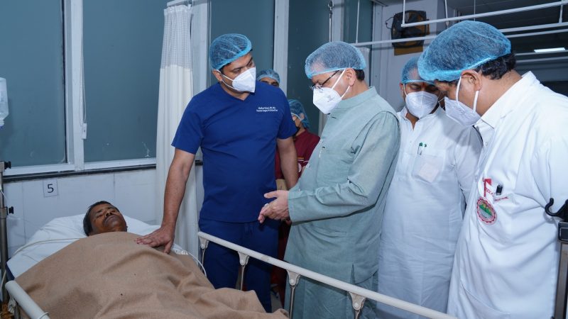 मुख्यमंत्री ने एम्स ऋषिकेश में चमोली की दुखद घटना के घायलों का जाना हाल चाल,चिकित्सकों को घायलों के बेहतर इलाज की व्यवस्था के दिये निर्देश।
