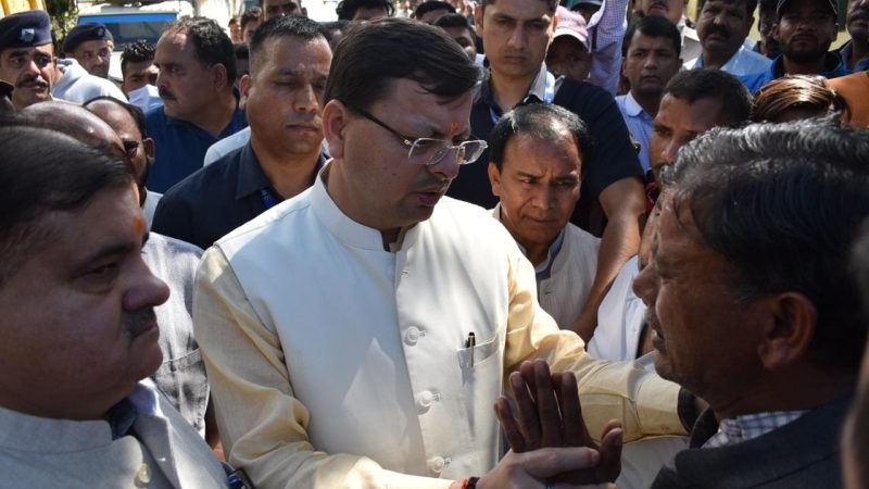 चमोली हादसे में हताहत लोगों के परिजनों से मिलकर भावुक हुए सीएम धामी, होमगार्ड जवानों को दी श्रद्धांजलि,दिया हर संभव मदद का भरोसा,  दुर्घटना के कारणों की जायेगी गहन जांच, दोषियों पर की जाएगी सख्त कार्रवाई।