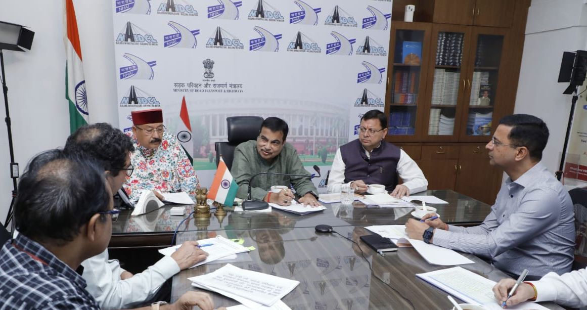 केन्द्रीय सड़क परिवहन एवं राजमार्ग मंत्री से मुख्यमंत्री धामी ने की भेंट, उत्तराखण्ड में सड़क कनेक्टीवीटी से संबंधित विभिन्न परियोजनाओं पर विस्तार से हुई चर्चा।