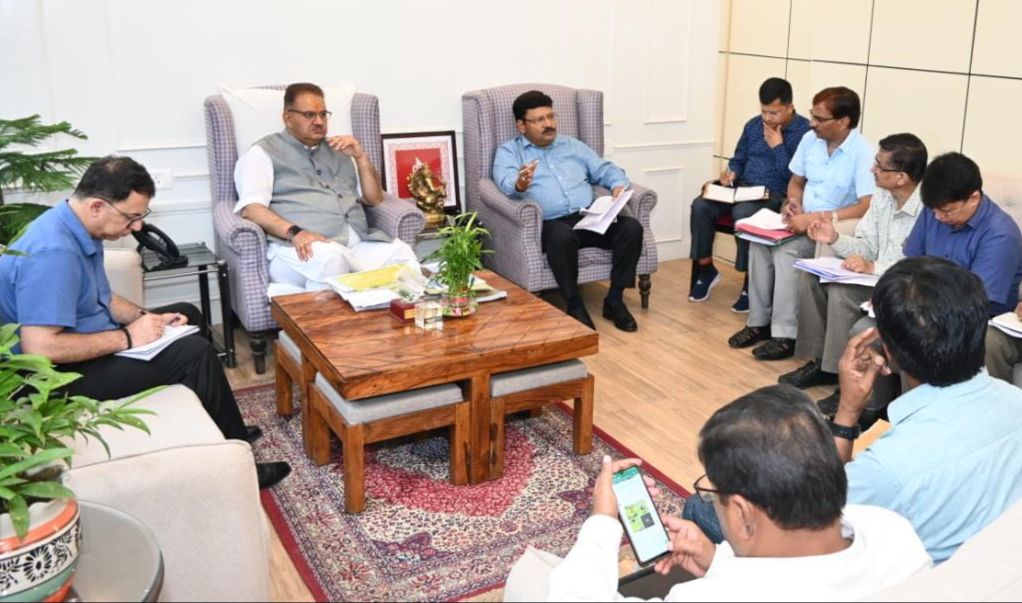प्रदेश के कृषि एवं कृषक कल्याण मंत्री ने विभाग के अधिकारियों के साथ की बैठक, किसान को हुए नुकसान की भरपाई करना सरकार की जिम्मेदारी।