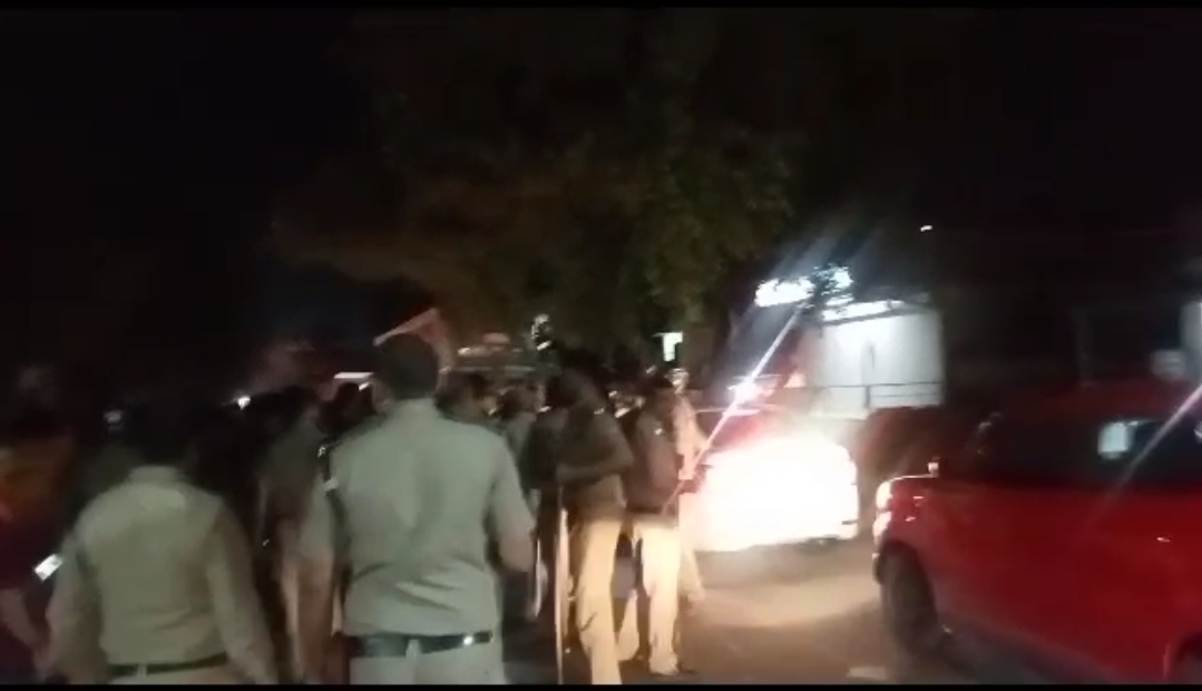 हरिद्वार से जल भर कर लौट रहे कावड़ियों पर रामपुर में पथराव, माहौल खराब होता देख क्षेत्र में पीएसी तैनात।