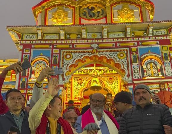 सुप्रसिद्ध फिल्म अभिनेता रजनीकांत ने किये भगवान बदरी विशाल के दर्शन,कही ये बात।