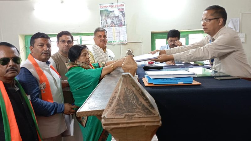 बागेश्वर उपचुनाव के लिए भाजपा प्रत्याशी पार्वती दास ने किया नामांकन, कांग्रेस से बंसन्त कुमार कल करेंगे नामांकन ।