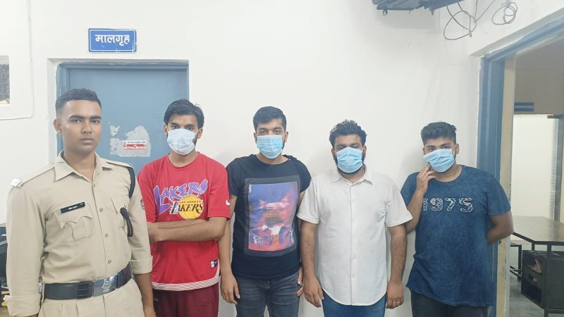 हरियाणा के छात्रों का हुड़दंग,थाना प्रेमनगर पुलिस द्वारा शराब पीकर हुड़दंग करते हुये तीन छात्र UPES एंव एक छात्र UIT को किया गिरफ्तार।