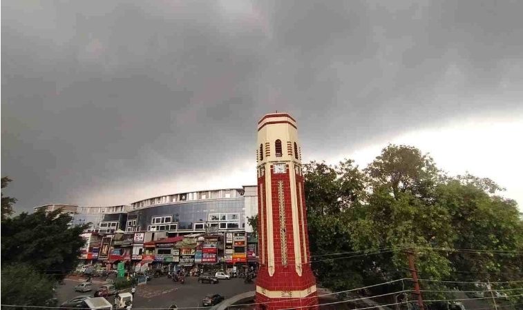 मौसम विभाग ने देहरादून समेत प्रदेश के 7 जनपदों में भारी बारिश का किया अलर्ट जारी, कक्षा 1से कक्षा 12वीं तक स्कूल रहेंगे बन्द।