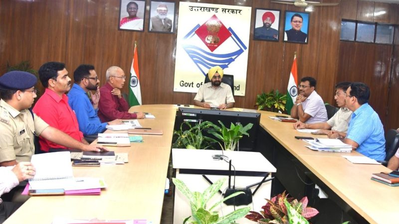 मुख्य सचिव ने सचिवालय में सेब भंडारण एवं पारगमन उन्नयन हेतु योजना अधिकारियों के साथ बैठक। 