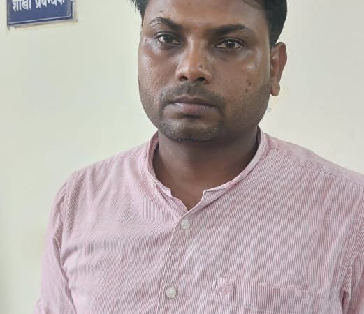 जिला सहकारी बैंक शाखा प्रबंधक हरिद्वार को रिश्वत लेते हुए किया गिरफ्तार।