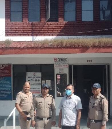 आपरेशन प्रहार के तहत दून पुलिस की बडी कार्यवाही, निवशकों के करोडों रूपये डकराने वाले बहुचर्चित अभियुक्त के पिता सहित 2 को दून पुलिस ने किया गिरफ्तार।