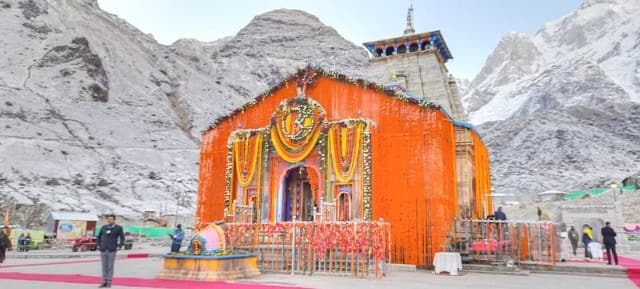 प्रर्दशन,प्रतिष्ठान बंद, पुरोहितों का फूटा गुस्सा, ये हो क्या रहा केदारनाथ में ?