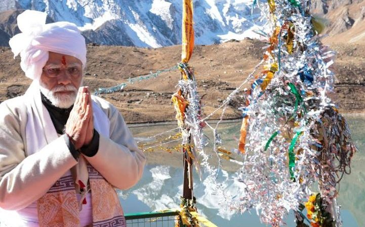 PM मोदी पहुंचे उत्तराखंड, देखे लाइव तस्वीरें।