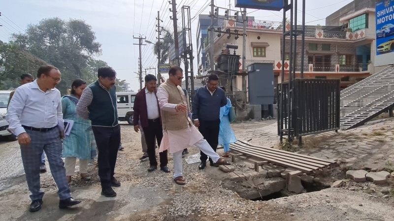 इन्वेस्टर समिट से पहले देहरादून शहर बनेगा स्मार्ट, क्या इन्वेस्टर्स भी इन्ही सड़को से होकर करेंगे उत्तराखंड में निवेश ?