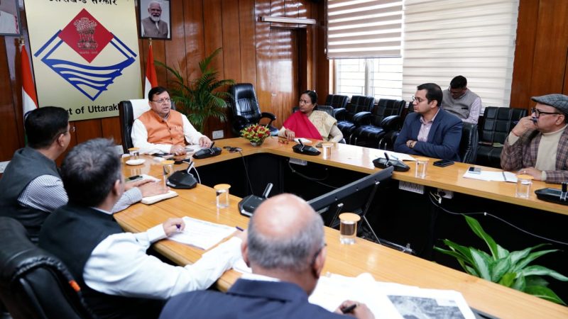 मुख्यमंत्री धामी ने बैठक,सड़कों को गड्ढ़ा मुक्त न बनाने वाले अफसरों पर होगी सख्त कार्रवाई,स्थलीय निरीक्षण करने के दिये निर्देश।
