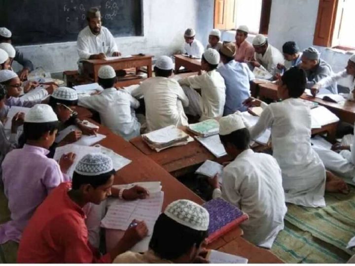 उत्तराखंड के मदरसों में गैर मुस्लिम छात्रों का प्रवेश, बढ़ी सरकार की चिंता, विपक्ष ने बताया बदहाल शिक्षा व्यवस्था।