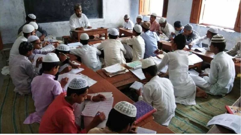 उत्तराखंड के मदरसों में गैर मुस्लिम छात्रों का प्रवेश, बढ़ी सरकार की चिंता, विपक्ष ने बताया बदहाल शिक्षा व्यवस्था।
