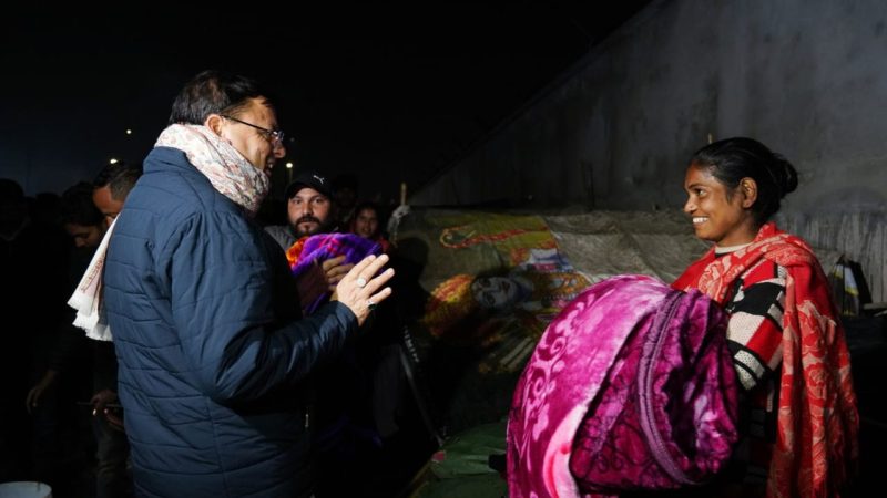 मुख्यमंत्री धामी ने किया आईएसबीटी का औचक निरीक्षण,जरूरतमंदों को किए कंबल वितरण, ज़िलाधिकारियों को अलावा की व्यवस्था करने के निर्देश, समस्त रैन बसेरों की व्यवस्था ठीक करने के भी दिये निर्देश।