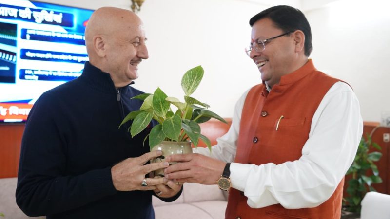 मुख्यमंत्री से फिल्म अभिनेता ने की भेंट, उत्तराखण्ड में फिल्मांकन एवं फिल्म निर्माण से संबंधित विभिन्न विषयों पर की चर्चा, फिल्म शूटिंग के लिए बेहतर वातावरण बनाने को सरकार निरंतर प्रयासरत।