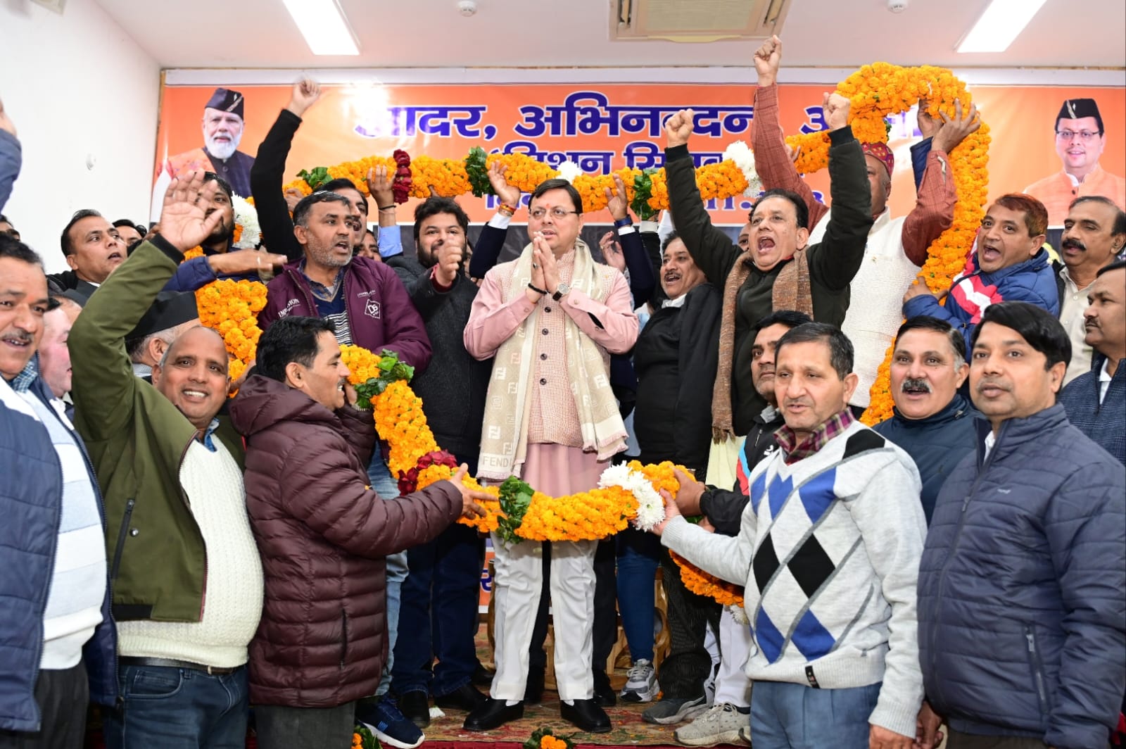 मुख्यमंत्री कैम्प कार्यालय मे आयोजित ‘आदर अभिनन्दन, आभार मिशन सिलक्यारा’’ कार्यक्रम में श्रमिक संगठनों द्वारा मुख्यमंत्री का आभार किया व्यक्त।