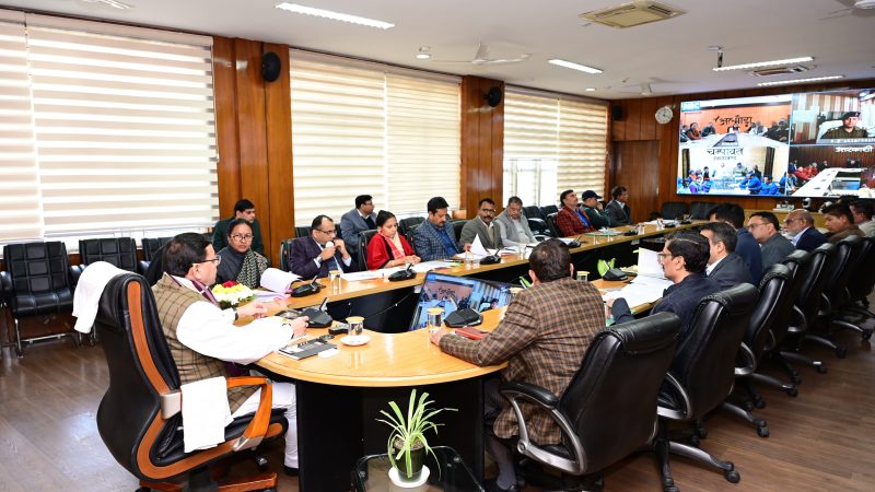 सचिवालय में एस.एस.बी. द्वारा प्रशिक्षित राज्य के गुरिल्ला स्वयं सेवकों की समस्याओं को लेकर मुख्यमंत्री चिंतित।