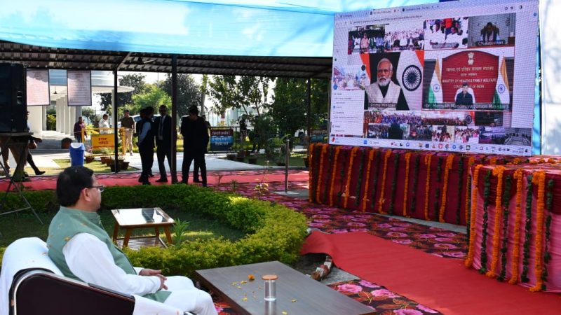 मुख्यमंत्री धामी विडियो कांफ्रेंसिंग के माध्यम से प्रधानमंत्री द्वारा ’विकसित भारत संकल्प यात्रा’ के लाभार्थियों से बातचीत से संबंधित कार्यक्रम में वर्चुअल माध्यम से जुडे।