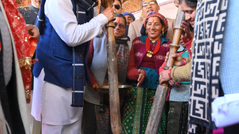 उत्तरकाशी में मुख्यमंत्री के रोड शो में सड़कों पर उतरा जनसैलाब, 291 करोड़ की योजनाओं का लोकार्पण और शिलान्यास, सांस्कृतिक वैविध्य से अभिभूत नजर आए मुख्यमंत्री।