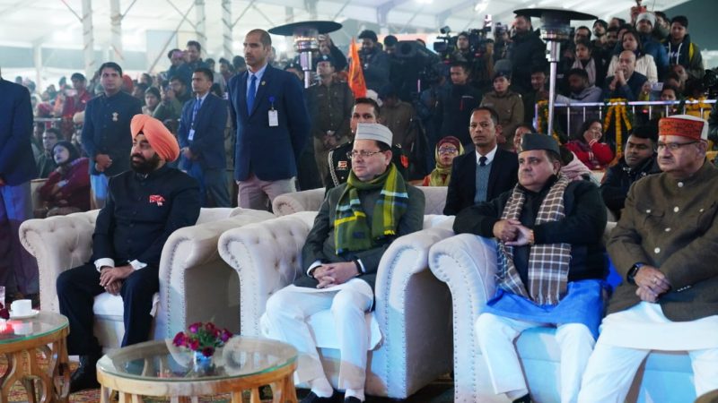 राज्यपाल एवं मुख्यमंत्री रेसकोर्स बन्नू स्कूल में आयोजित राम राग एक संध्या राम के नाम भजन संध्या में हुए शामिल,पद्म कैलाश खेर और कन्हैया मित्तल के भजनों से राममय हुआ वातावरण, जमकर झूमे दर्शक, गायकों को किया सम्मानित।