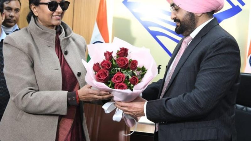 रतूड़ी बनीं मुख्य सचिव, संधू हुए रिटायर  -सचिवालय में ग्रहण किया कार्यभार, कहा-उत्तराखंड को बनाएंगे देश का सर्वोच्च राज्य।