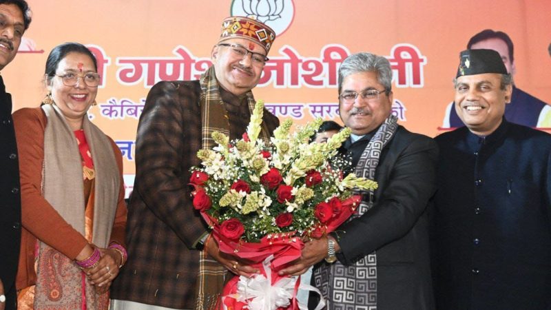 कैबिनेट मंत्री के जन्मदिवस पर उन्हें शुभकामनाये देते बीजेपी के राष्ट्रीय महामंत्री दुष्यंत गौतम,नन्हे-मुन्ने बच्चों के साथ कैक काटकर कैबिनेट मंत्री ने मनाया जन्मदिवस।