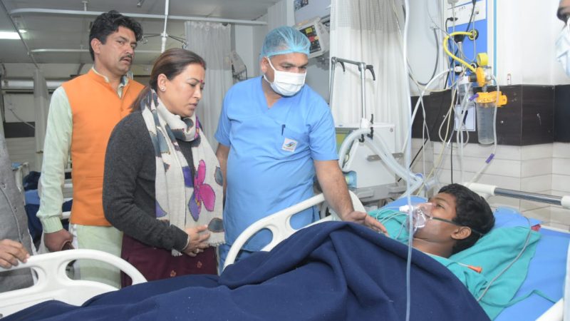 मुख्यमंत्री धामी के साथ मंत्री रेखा आर्य पहुंची,पुलिस कर्मियों, पीआरडी जवानों, पत्रकारों और अन्य लोगों का अस्पताल में जाकर जाना कुशल क्षेम। हल्द्वानी, वस्तुस्थिति का लिया जायजा,जिला व पुलिस प्रशासन “लॉ एंड ऑर्डर व जीरो टॉलरेंस” की नीति पर करें काम।