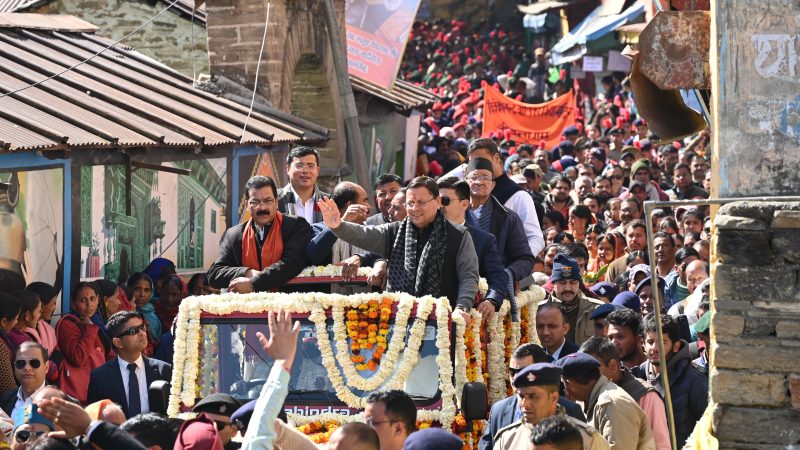 मातृ-शक्ति कार्यक्रम में अल्मोड़ा पहुंचे मुख्यमंत्री पुष्कर सिंह धामी, अल्मोड़ा में विशाल रोड शो नगर में जुटा जन सैलाब।