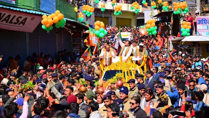 संग्ज्यू- 2024 कार्यक्रम के दौरान मुख्यमंत्री धामी के रोड शो में उमड़ा जन सैलाब, जनपद विकास के लिए करोड़ो रुपए की 45 योजनाओं का किया लोकार्पण, शिलान्यास।