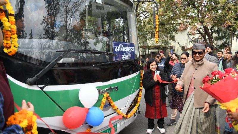 मुख्य सचिव ने सचिवालय के कार्मिकों के लिए इलेक्ट्रिक बस सेवा का किया शुभारम्भ, ट्रैफिक समस्या के समाधान तथा पर्यावरण पहुलुओं को ध्यान में रखते हुए सार्वजनिक परिवहन को अधिक से अधिक प्रोत्साहित करने की जरूरत।