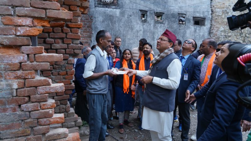 मुख्यमंत्री ने विभिन्न योजनाओं के लाभार्थियों से की मुलाकात,जन कल्याणकारी योजनाओं के क्रियान्वयन की स्थिति का लिया जायजा।