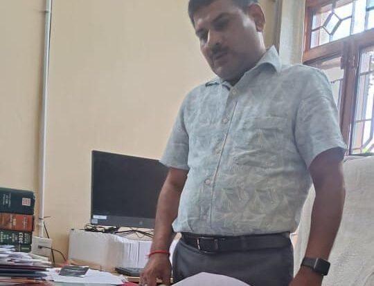 जीएसटी के सहायक आयुक्त को विजिलेंस ने रिश्वत के साथ रंगेहाथ किया गिरफ्तार, प्रदेश के कई अधिकारियो पर गिरेगी गाज।