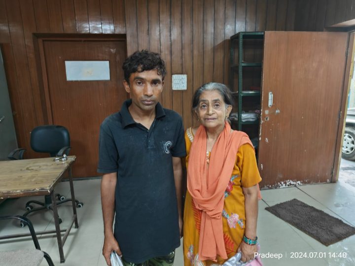 17 वर्षो से लापता बेटे को उसकी मॉ से मिलाकर दून पुलिस ने निभाया मानवता का फर्ज, दिल से दिया आर्शीवाद।
