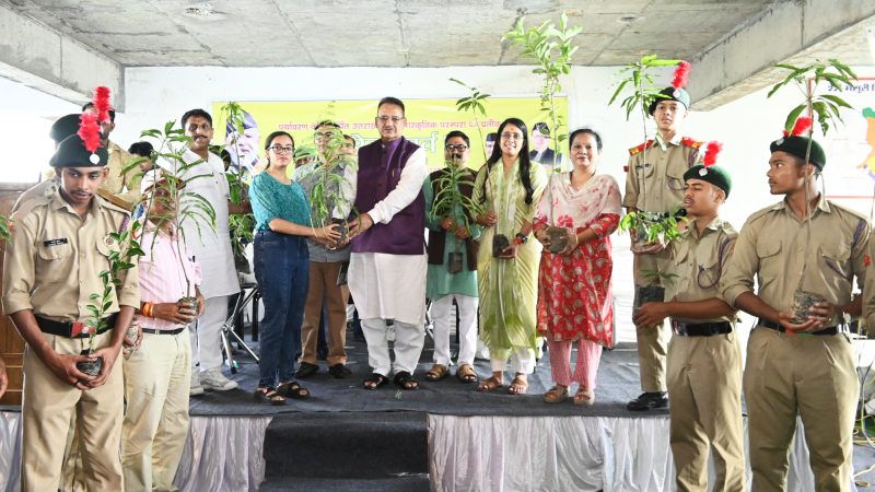 कैबिनेट मंत्री ने प्रदेशवासियों से हरेला पर एक पेड़ मां के नाम अभियान में अपनी सहभागिता सुनिश्चित करने का किया आव्हान, उद्यान विभाग लोकपर्व हरेला पर प्रदेशभर में 9.50 लाख फलदार पौधों का करेगा वृक्षारोपण।