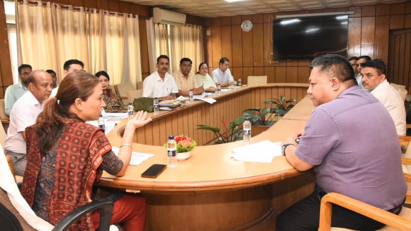 खाद्य मंत्री रेखा आर्य ने विभागीय अधिकारियों के साथ राज्य एवं केंद्र पोषित योजनाओं की समीक्षा।