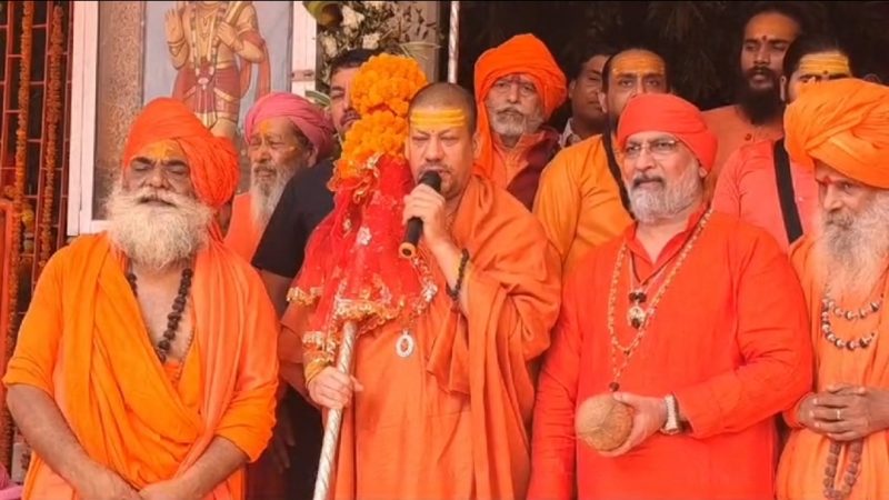हरिद्वार से ॐ पर्वत के लिए रवाना हुई पौराणिक छड़ी यात्रा, मयादेवी मंदिर में साधु संतो ने किया छड़ी का स्वागत ।