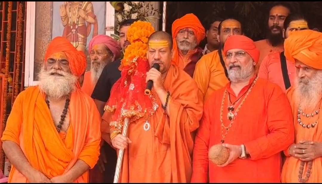 हरिद्वार से ॐ पर्वत के लिए रवाना हुई पौराणिक छड़ी यात्रा, मयादेवी मंदिर में साधु संतो ने किया छड़ी का स्वागत ।