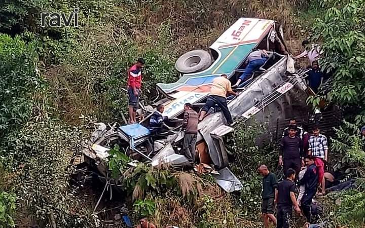 अल्मोड़ा के मरचूला में बड़ा सड़क हादसा, कई लोगों की मौत कई घायल, एआरटीओ प्रवर्तन निलंबित।
